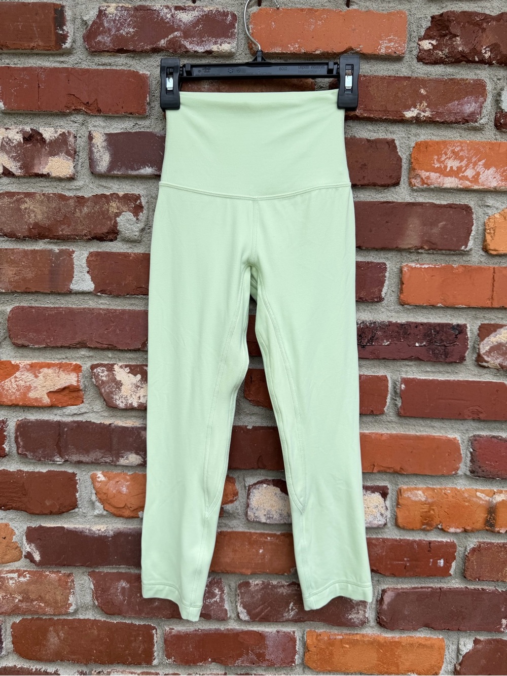 EUC Lululemon HighRise Align 21”